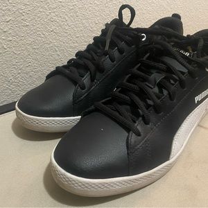 PUMA Women's Smash WNS V2 Leather Sneaker 8.5